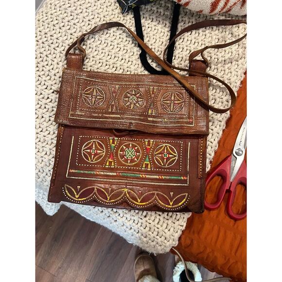 Vintage Moroccan Leather Embroidered Tooled
Crossbody bag - Picture 11 of 11